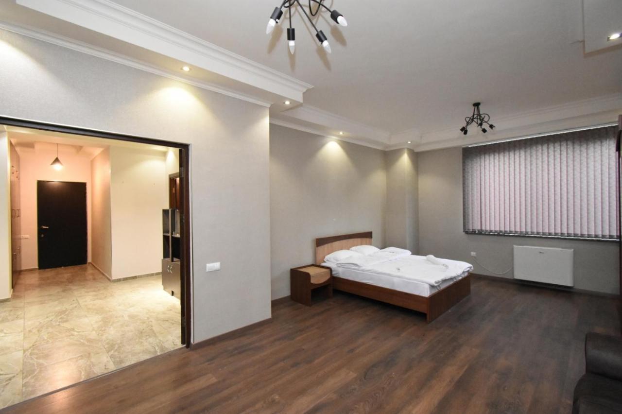 Malibu Apartment Yerevan Ngoại thất bức ảnh
